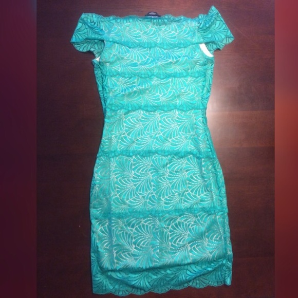 Bebe Green Midi-Dress - Picture 4 of 4